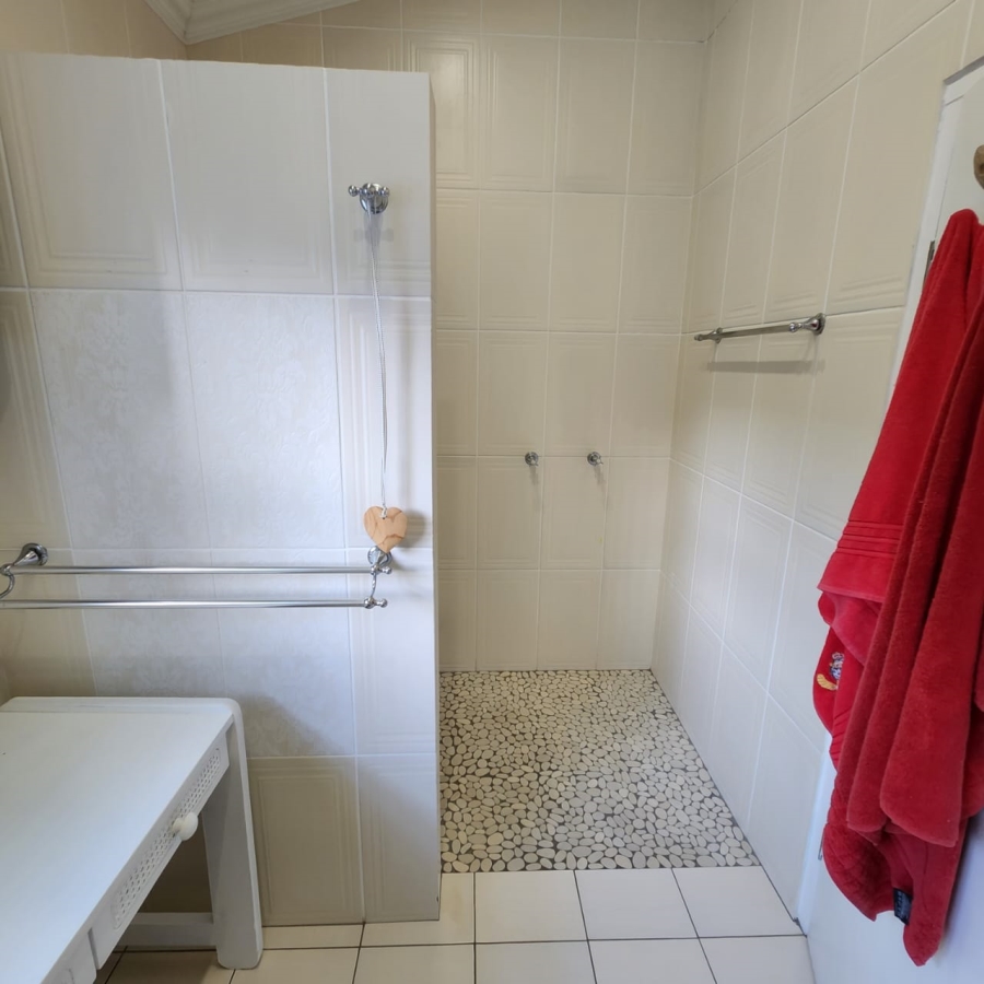 6 Bedroom Property for Sale in Jongensfontein Western Cape